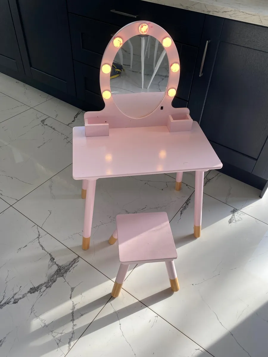 Child’s vanity set