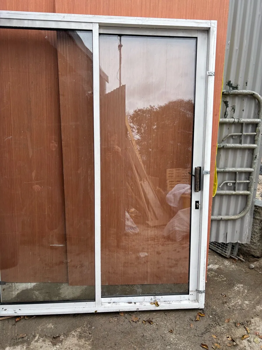 Sliding door - Image 1