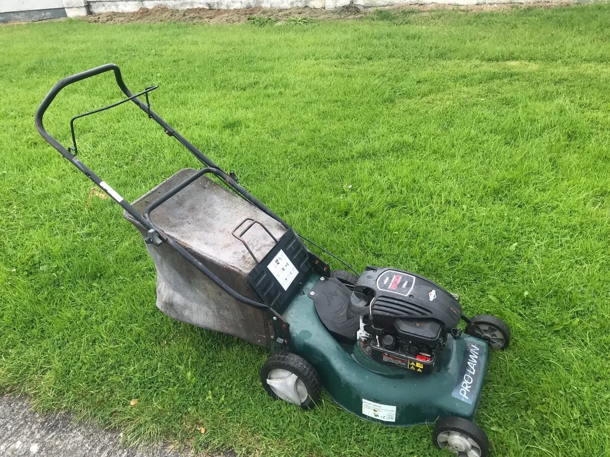 Pro lawn lawnmower For sale - Image 1