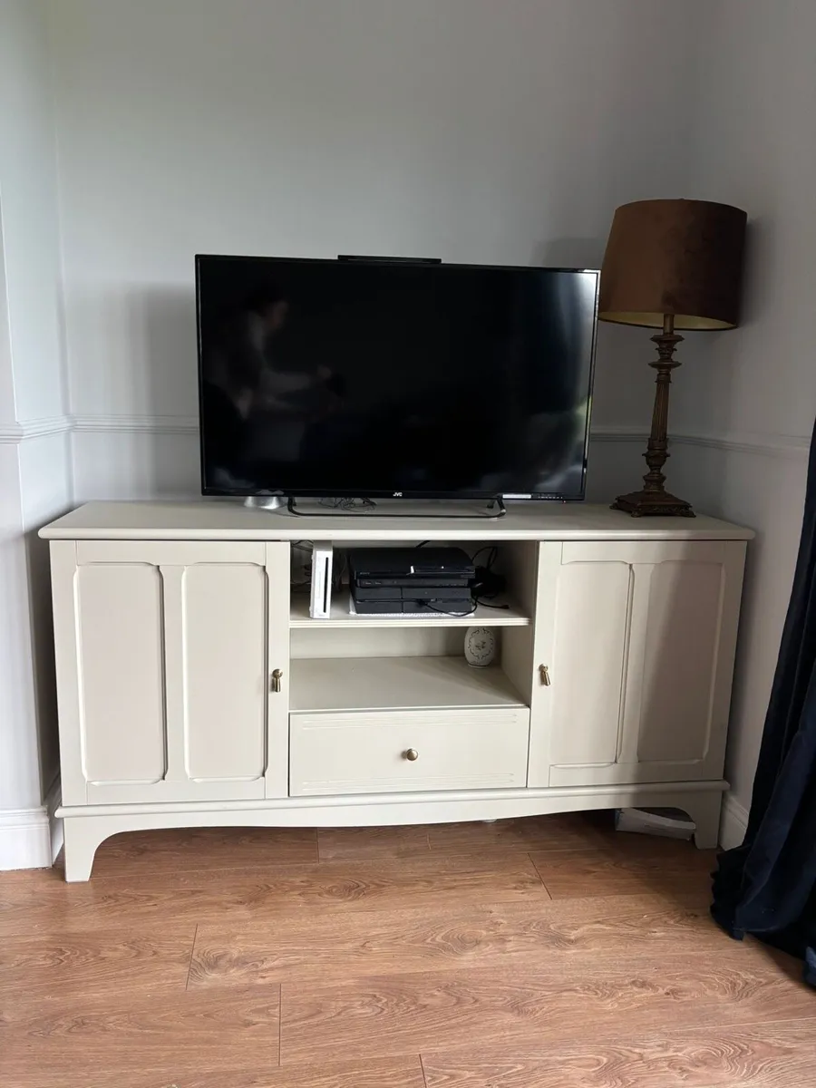 TV cabinet - Image 1