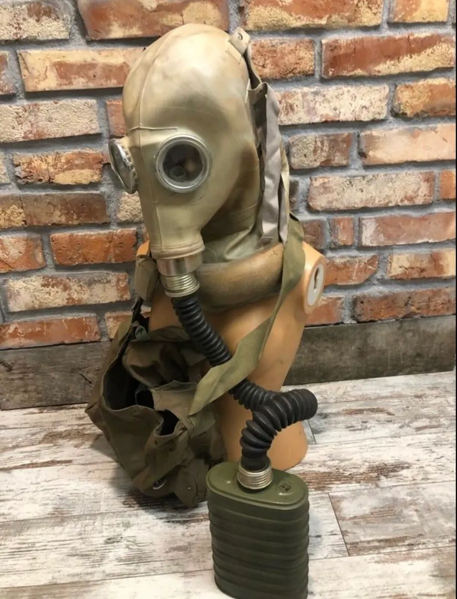 Vintage gas mask & bag - Image 1