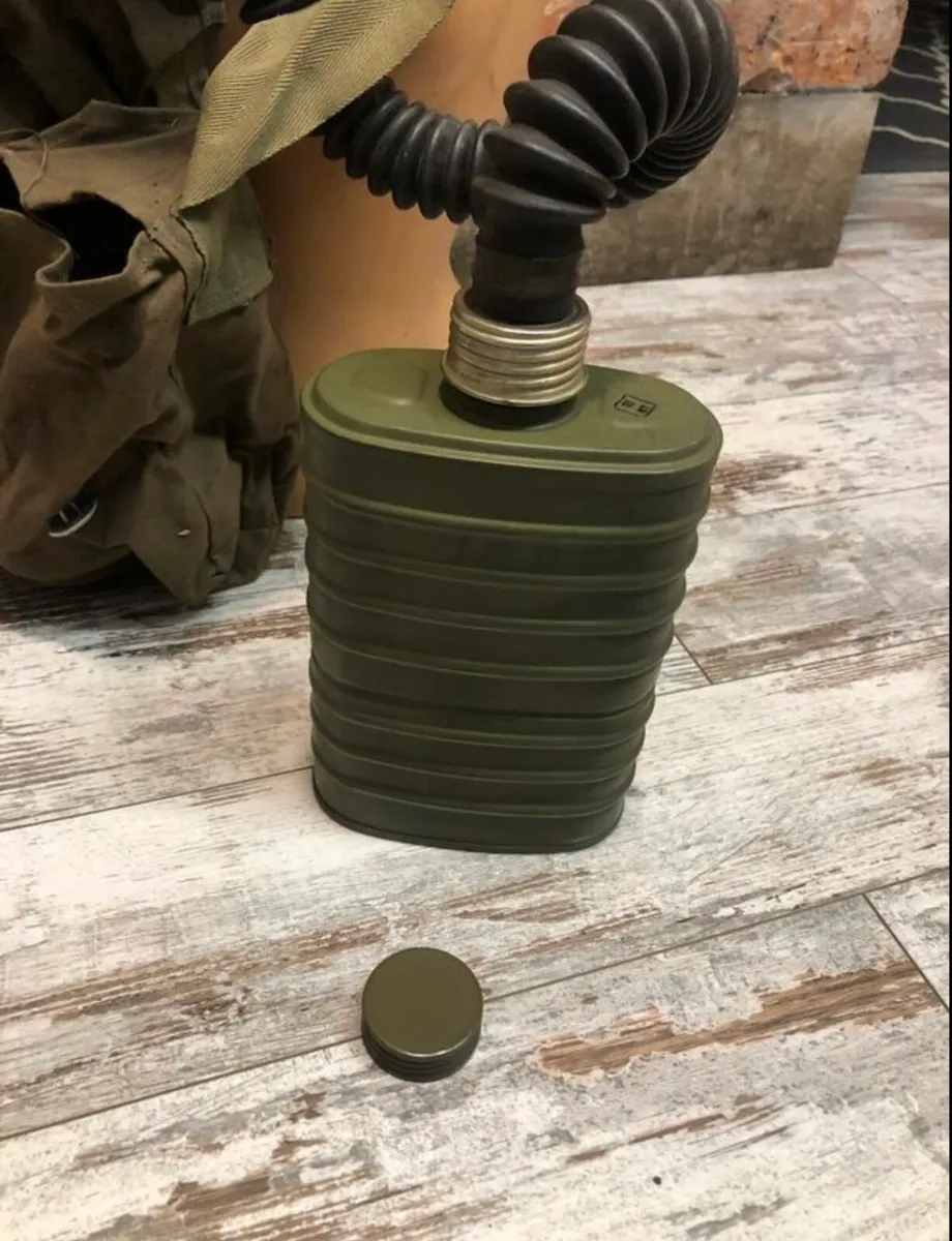 Vintage gas mask & bag - Image 4