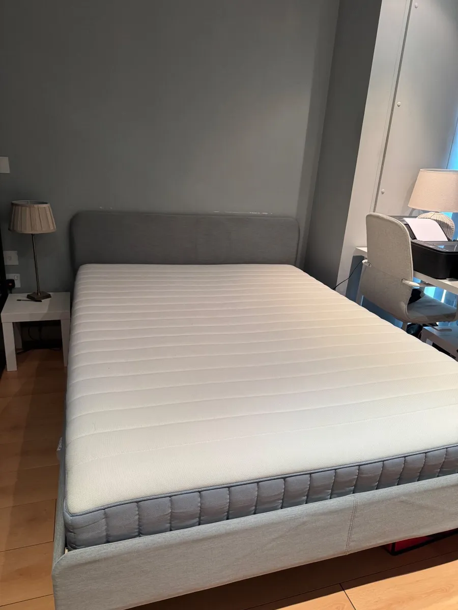 Bed frame with mattress - Image 1