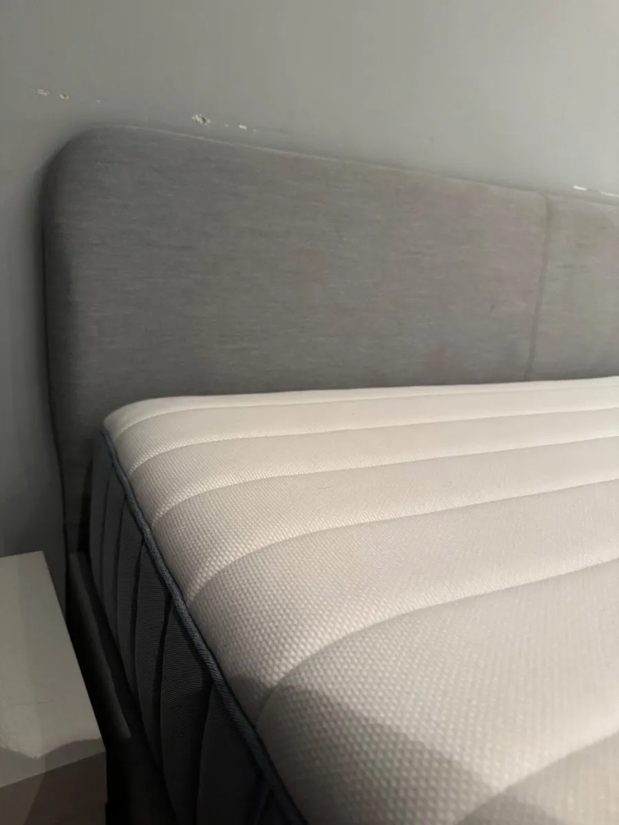 Bed frame with mattress - Image 2