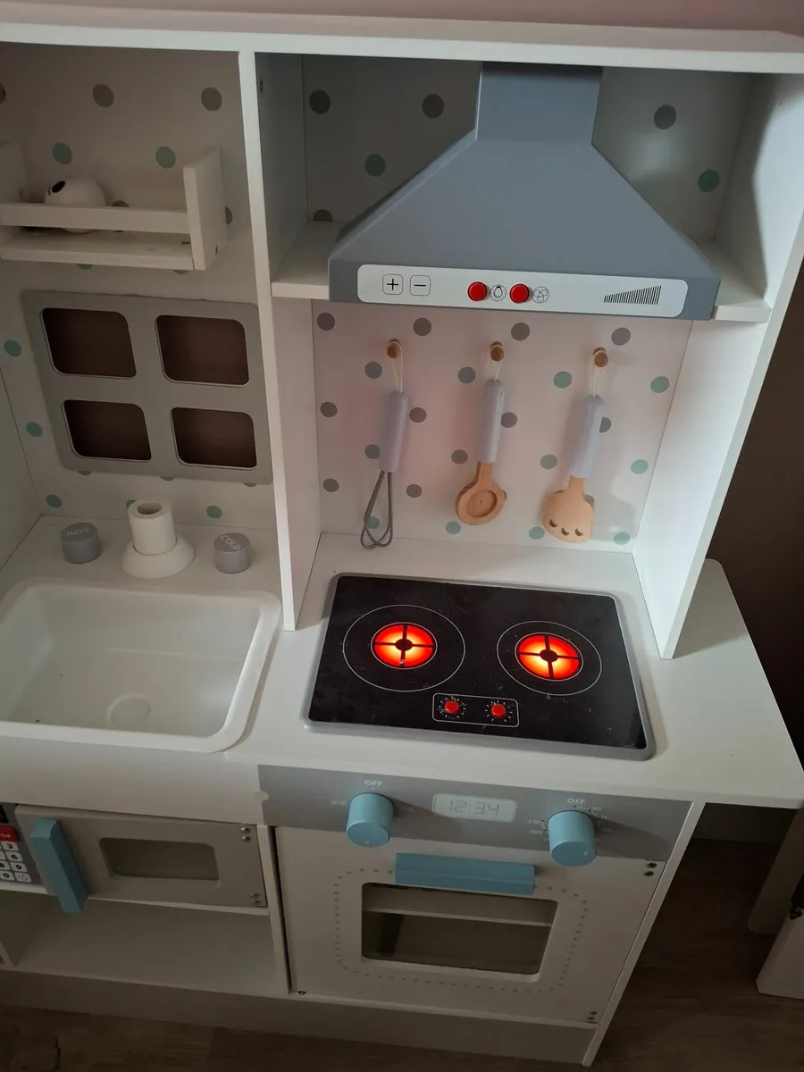 Toy kitchen - Image 1