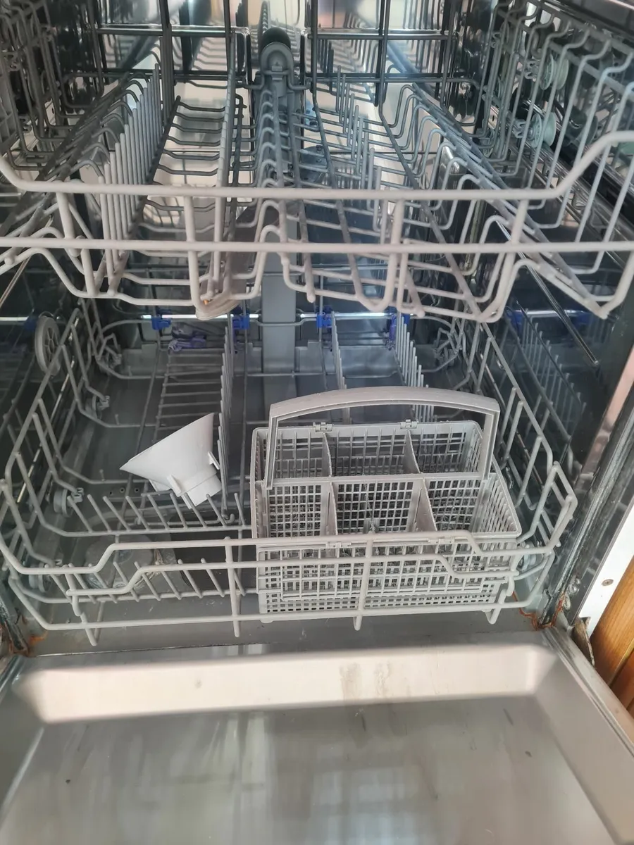Dishwasher - Image 2