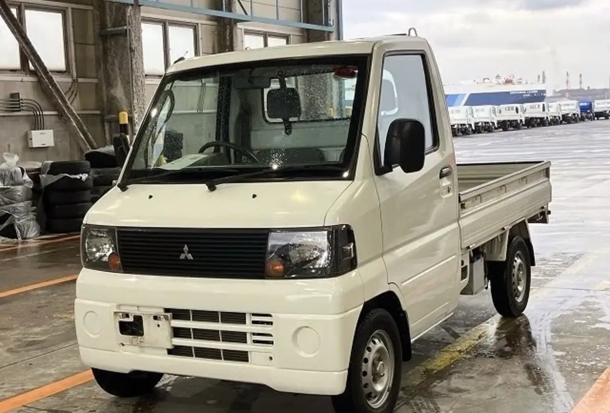 Mitsubishi Minicab 4 wheel drive - Image 1