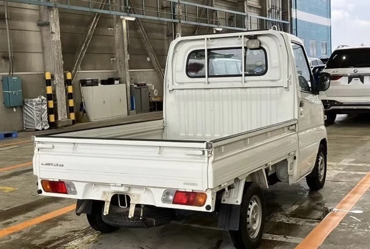 Mitsubishi Minicab 4 wheel drive - Image 2