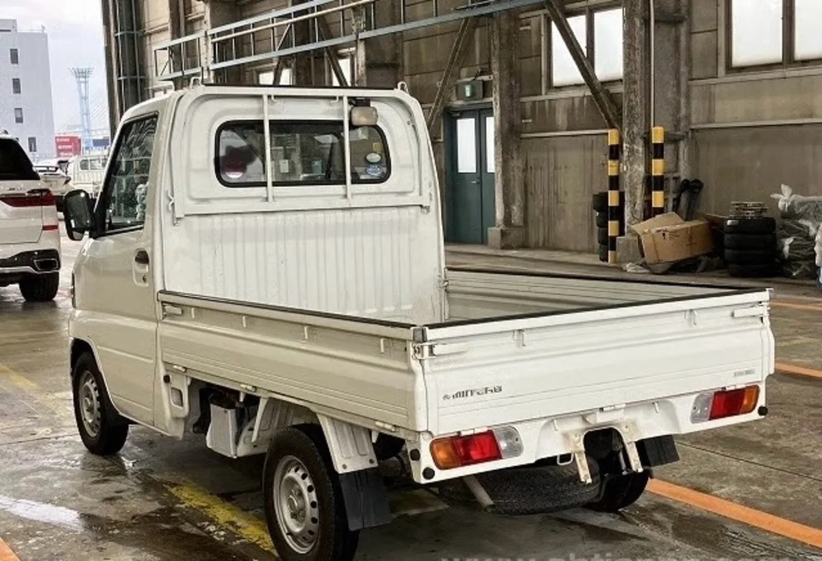 Mitsubishi Minicab 4 wheel drive - Image 3