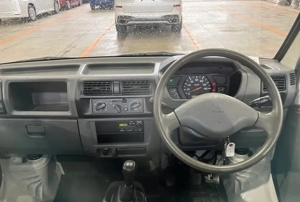 Mitsubishi Minicab 4 wheel drive - Image 4