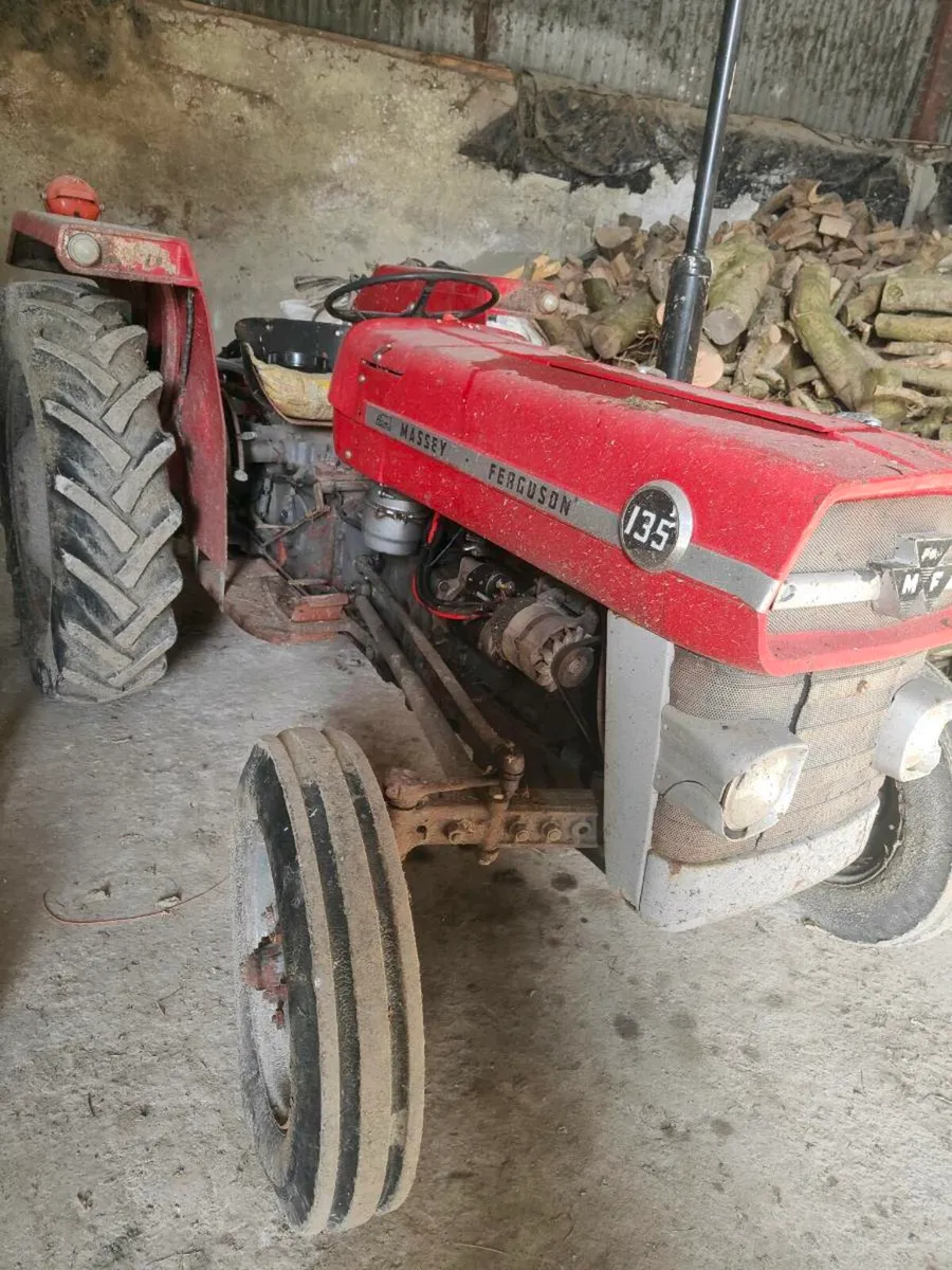 JD yard scraper & MF 135 - Image 2