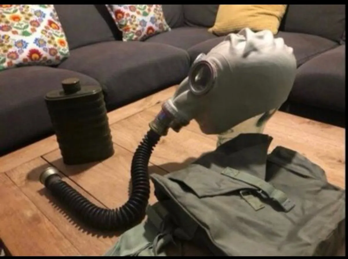 Vintage gas mask & bag - Image 1