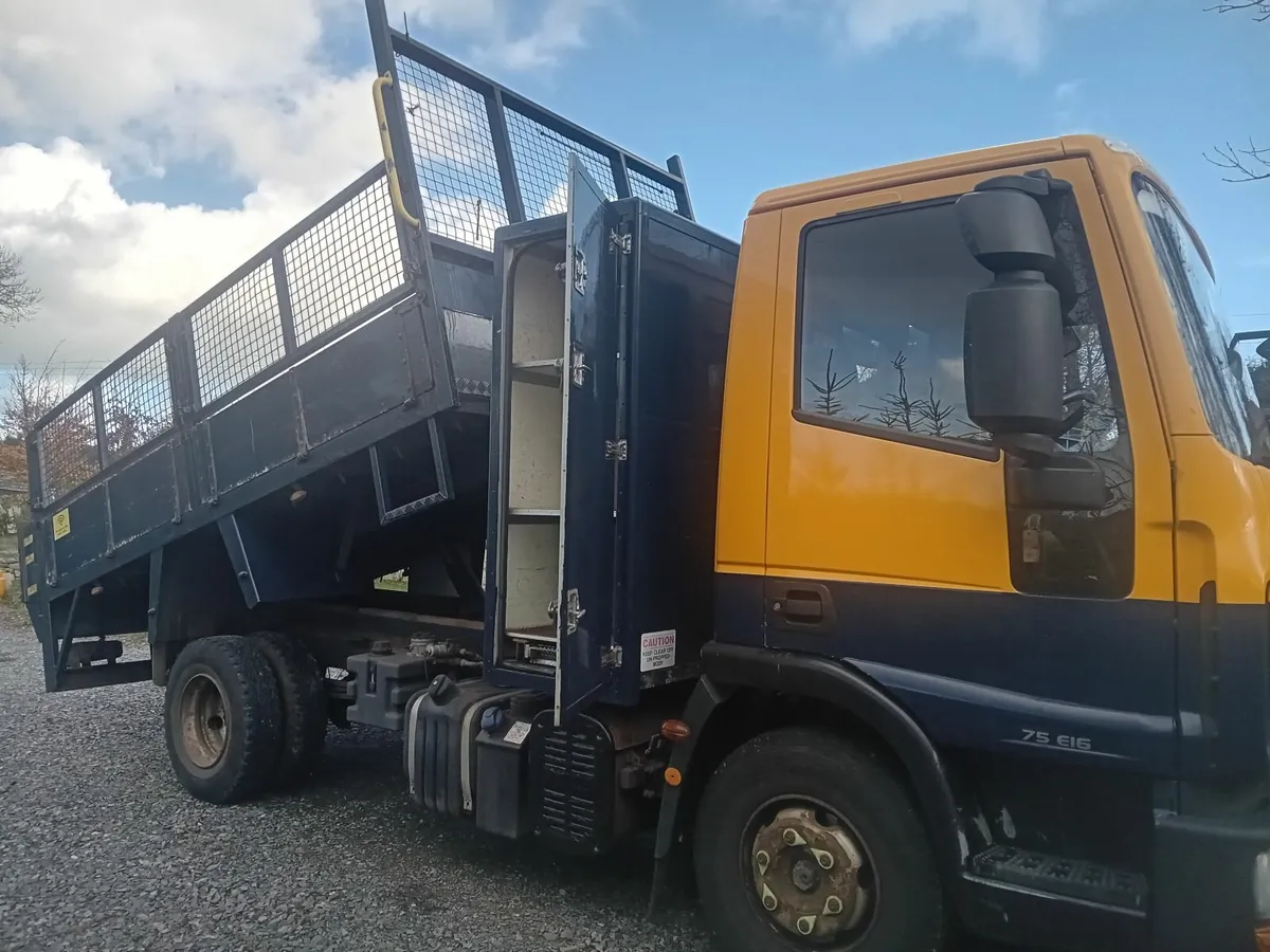 Iveco tipper 2013 taillift toolbox - Image 1