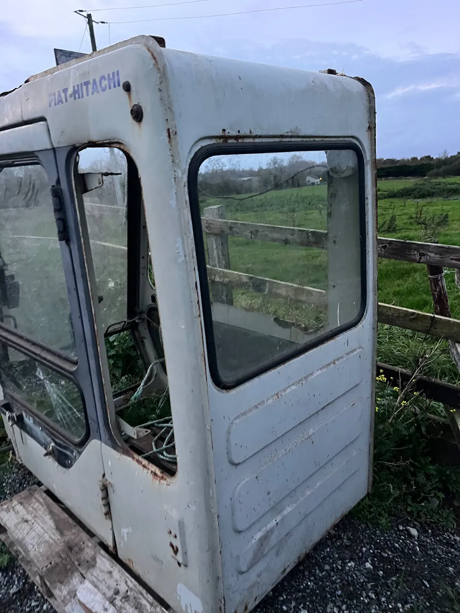 Hitachi fh 130 120 cab for sale - Image 3