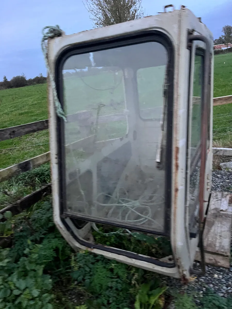 Hitachi fh 130 120 cab for sale - Image 2