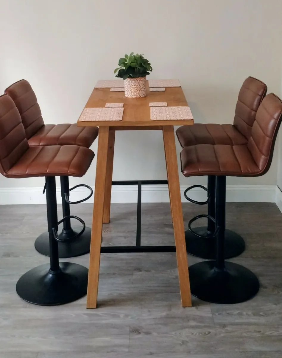 Table and stools - Image 3