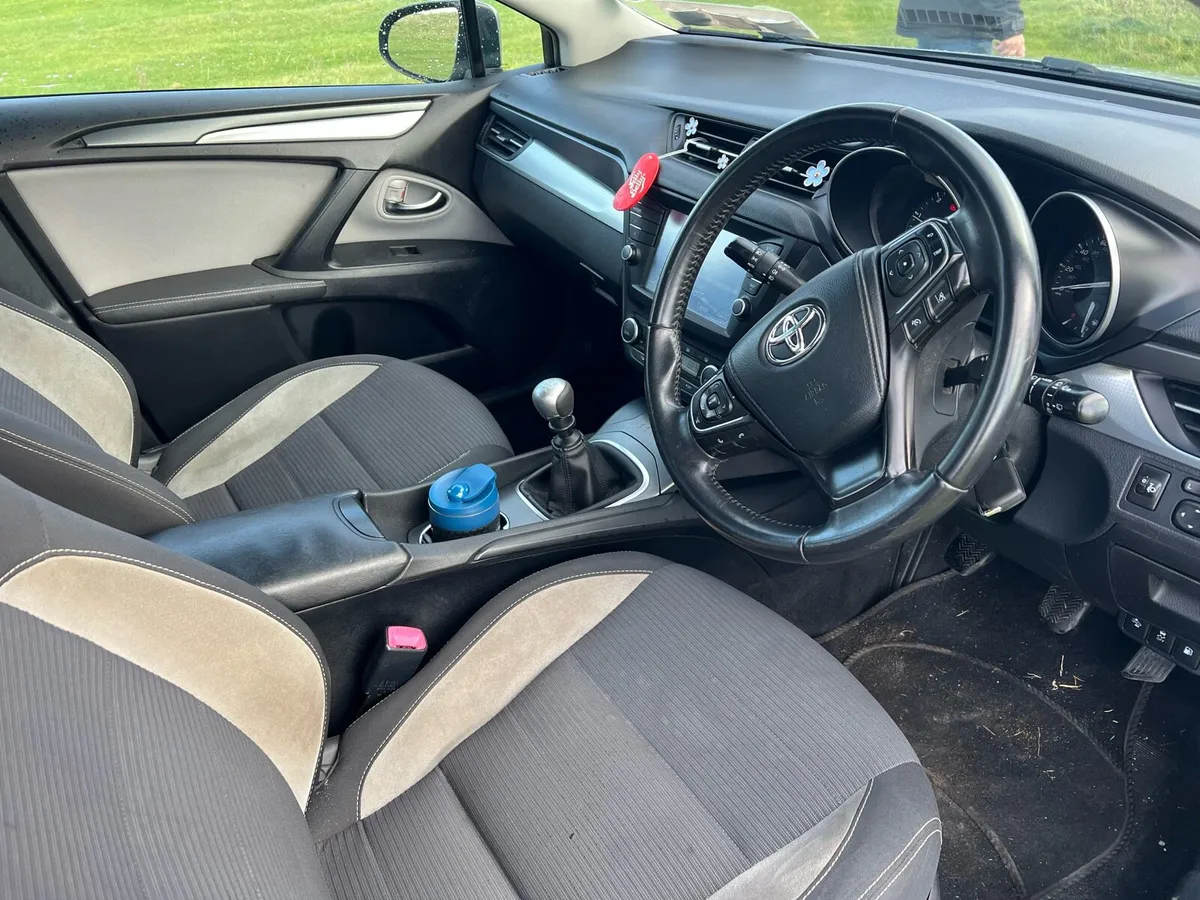 2015 Toyota Avensis Estate - Image 2