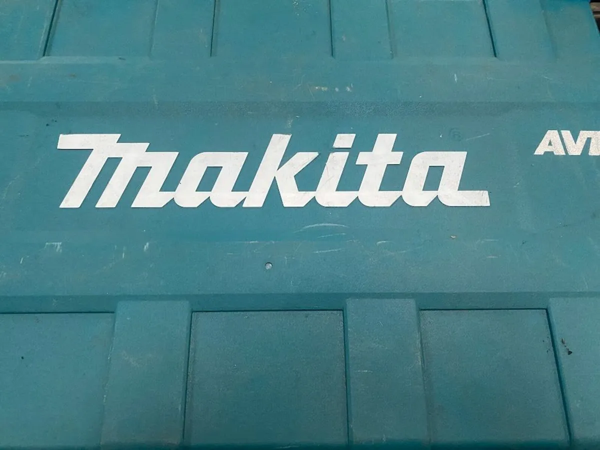 Makita 3210 Drill and Chisel Combi - Image 2