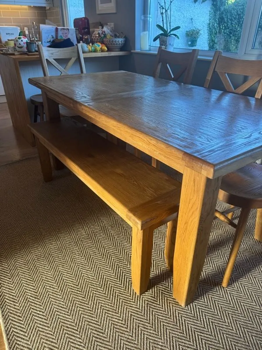 Solid oak extendable kitchen table with 3 chairs and bench - Image 3