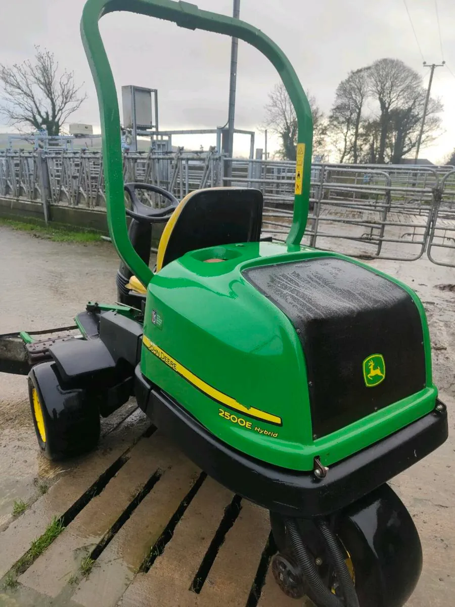 JD yard scraper & MF 135 - Image 1