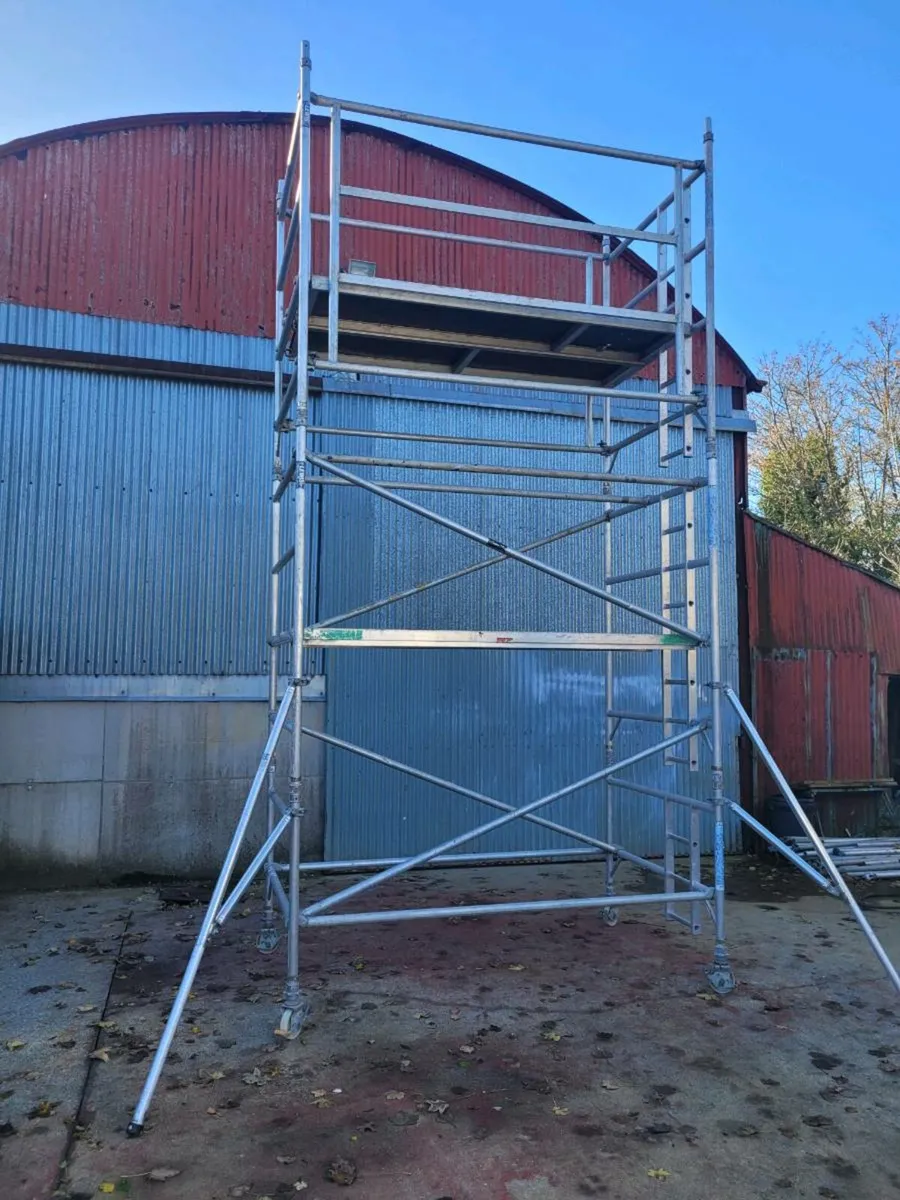 Aluminium scaffold tower, FREE DELIVERY - Image 1