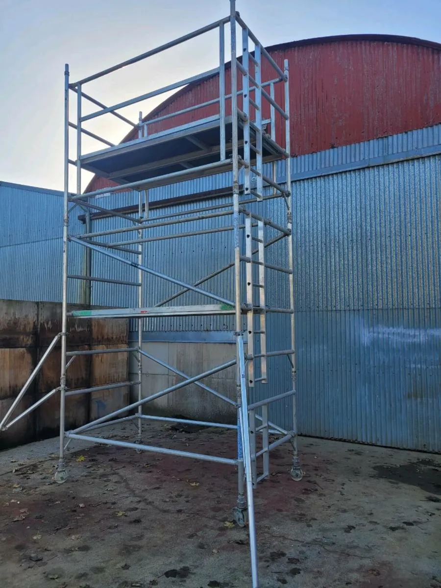 Aluminium scaffold tower, FREE DELIVERY - Image 2