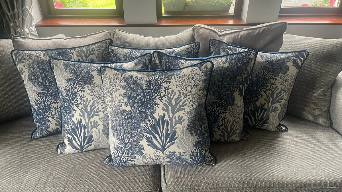 Set of 3 cushions - Image 3