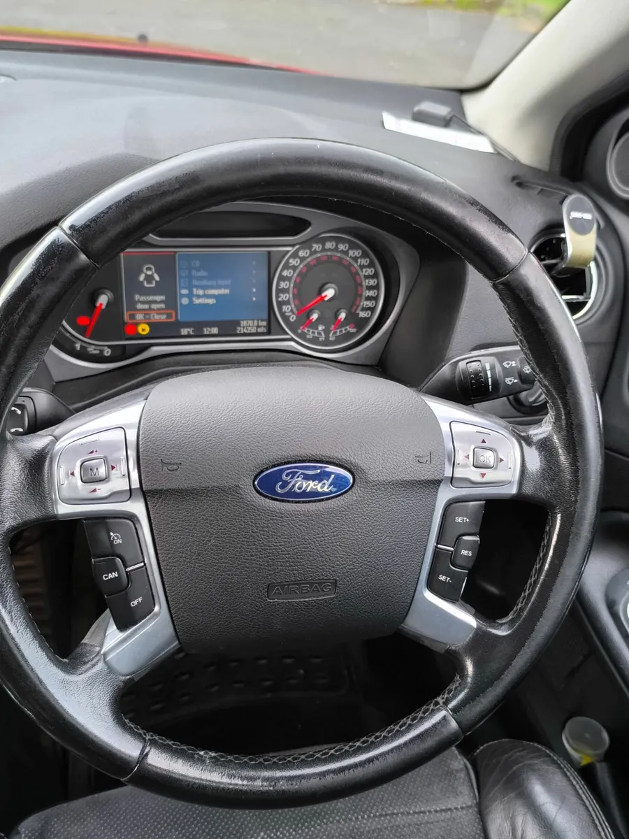 Ford Mondeo 2009 titanium x - Image 2
