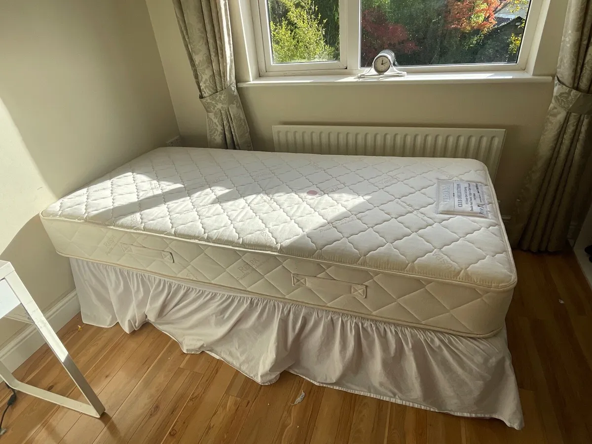 Single mattress bed and base - Image 1