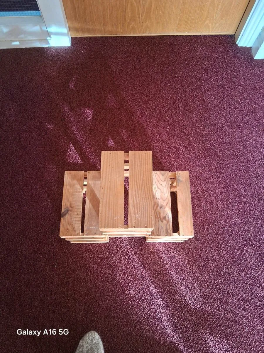 Flower pot stand - Image 1