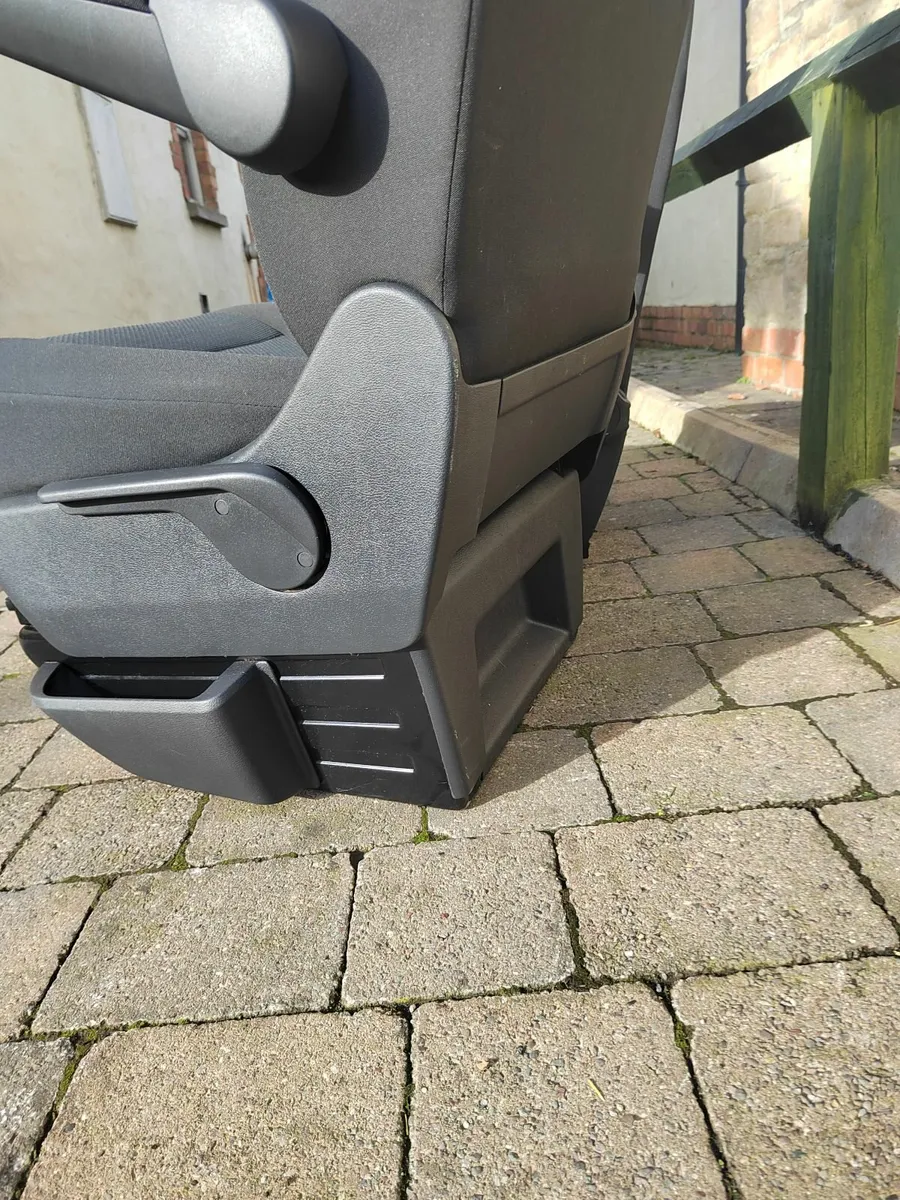 VW T6 T5 Transporter Pair Of Front Capitan Seats - Image 4