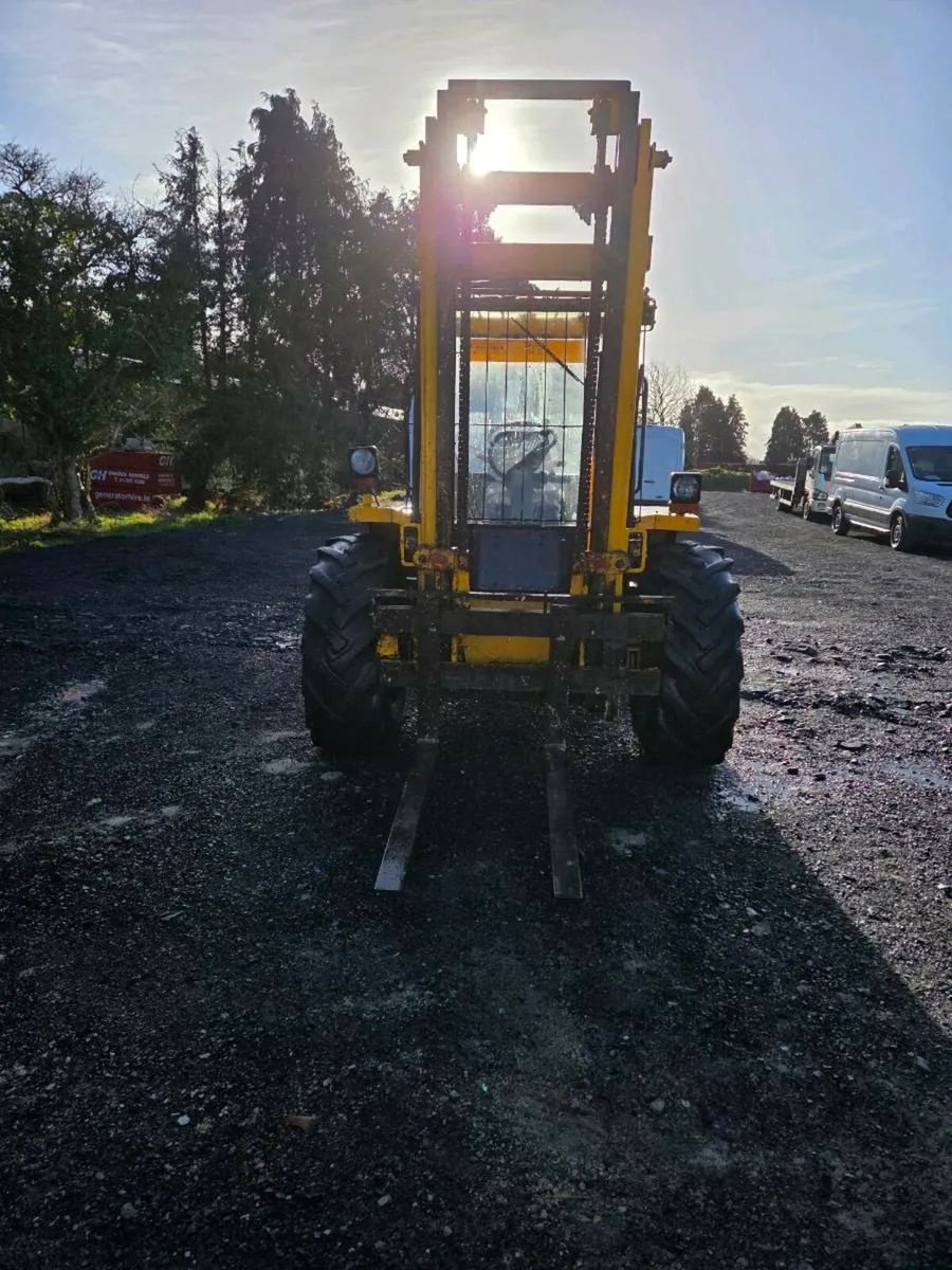 Jcb 926 Rough Terrain forklift - Image 2