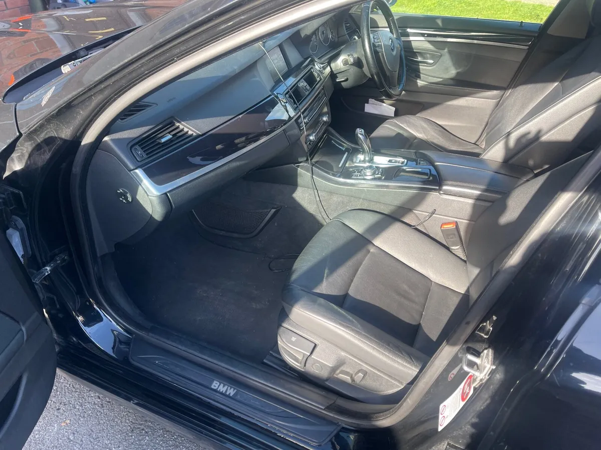 BMW 5-Series 2011 - Image 4