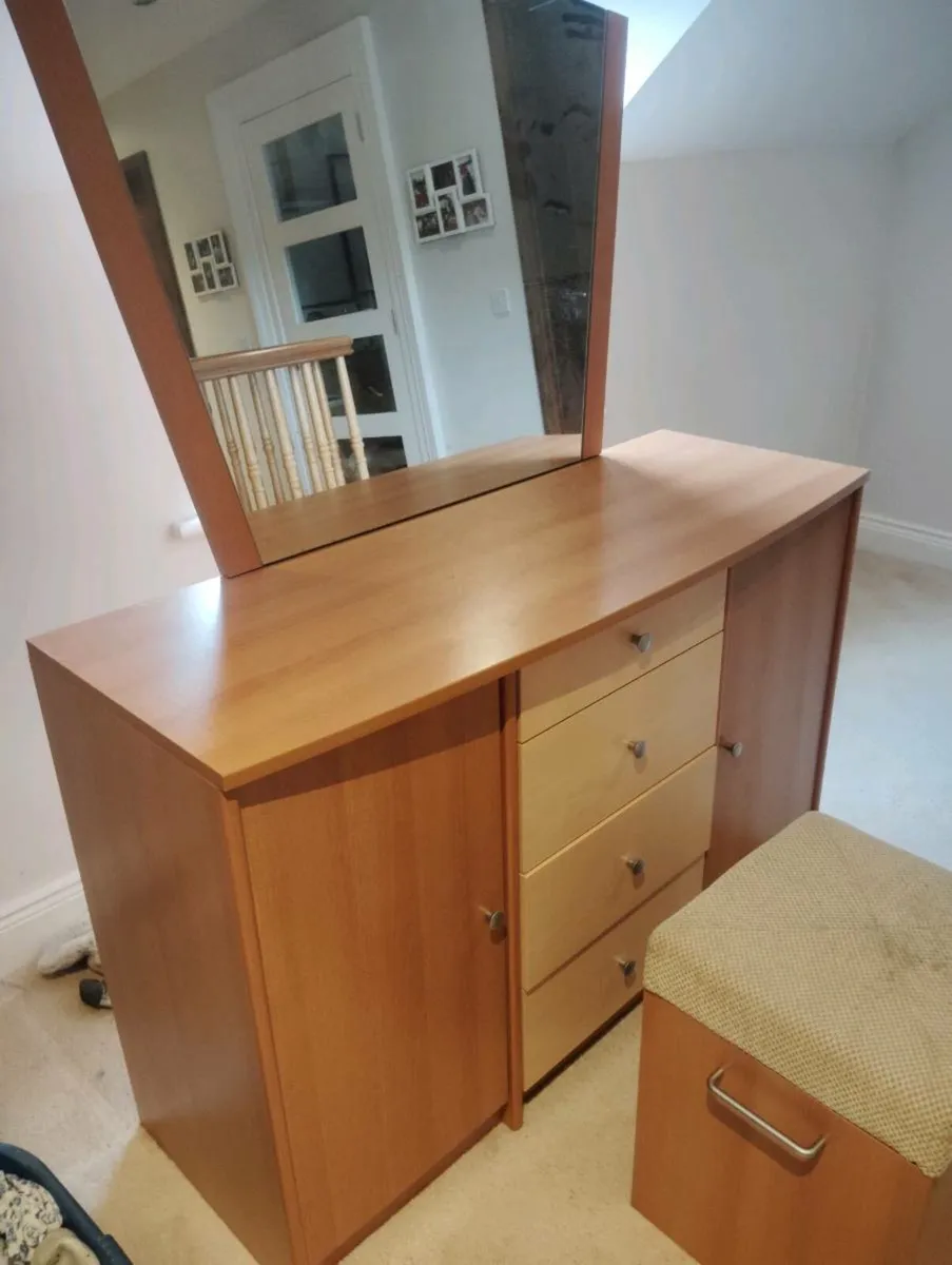 Dressing table and chair - Image 1