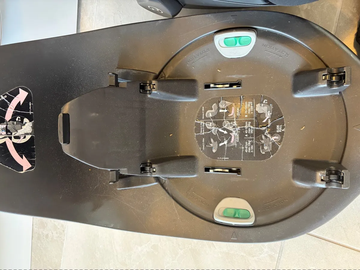 Cybex Cloud Z I size car seat and base - Image 2