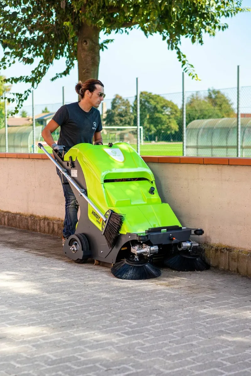 Green clean Handy E Cross battery operated sweeper - Image 1