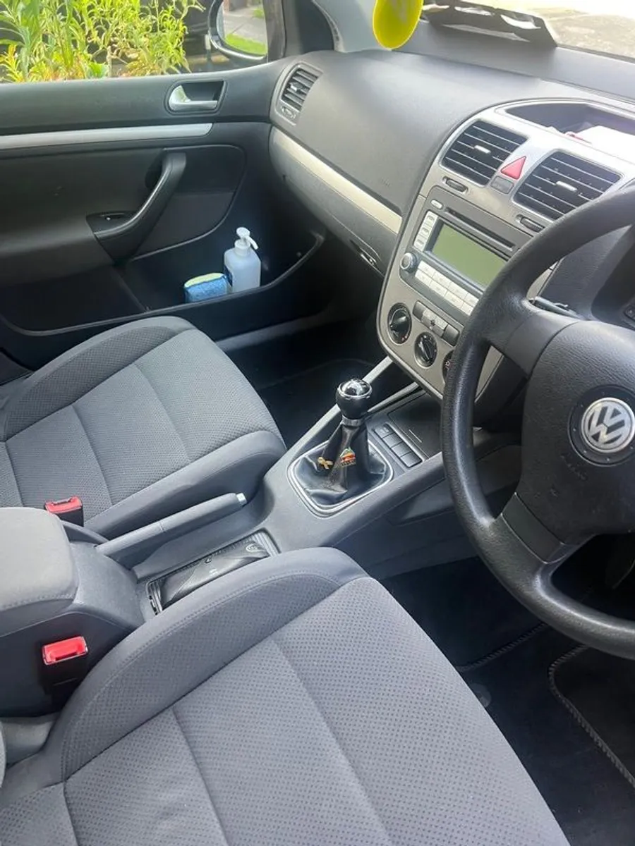 2007 Volkswagen Golf - Image 2