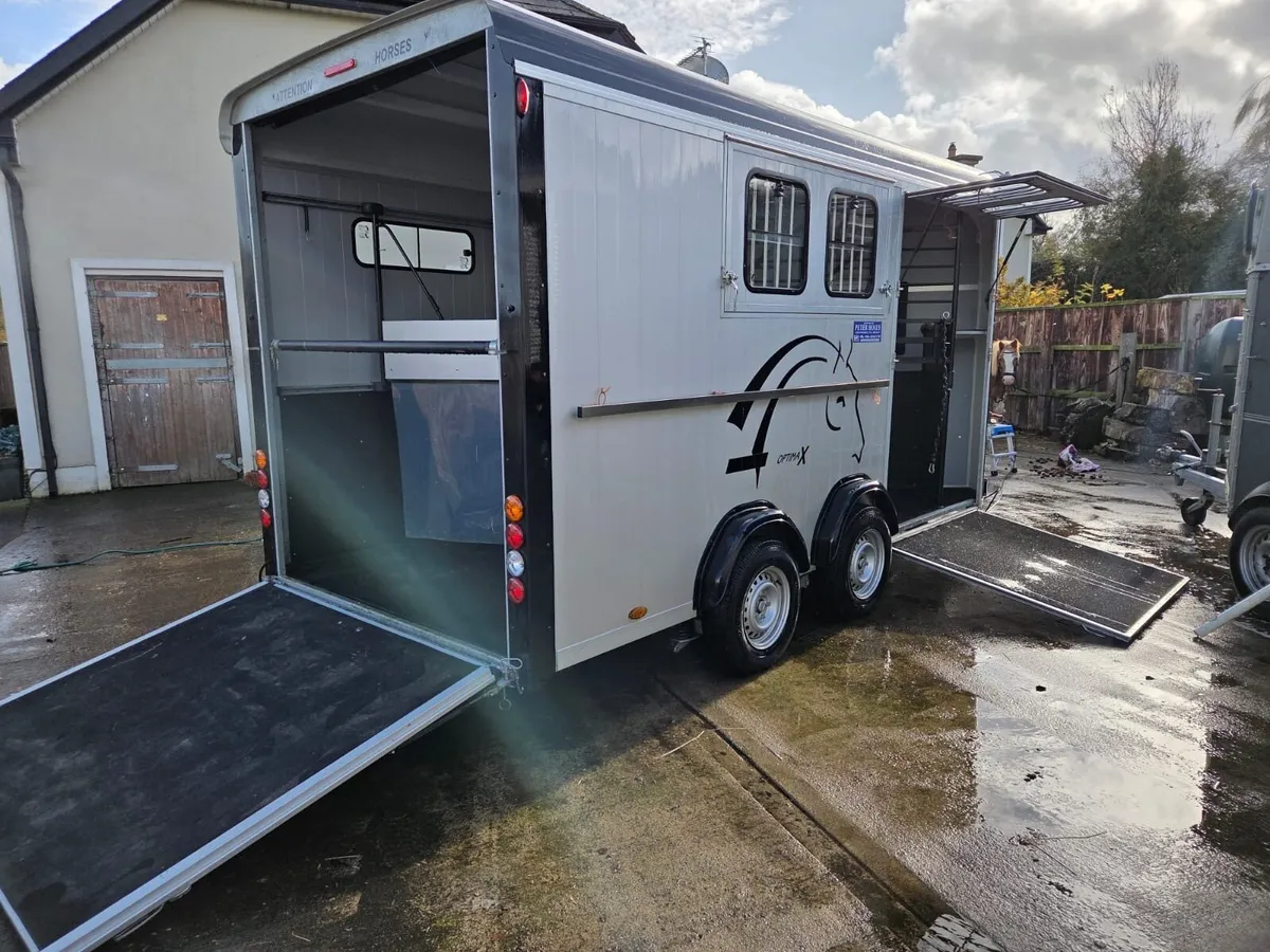 Horsebox - 4 Horse Trailer - Image 1
