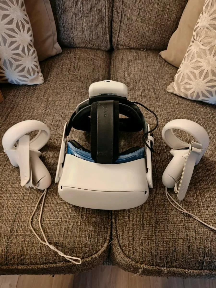 Meta Quest 2 with BoBoVR Magnetic Battery Strap - Image 4