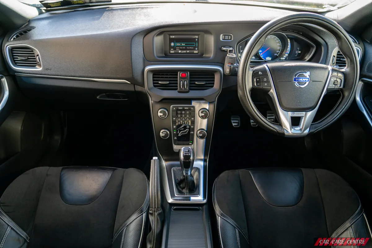 🔥 2016 Volvo V40 2.0 Diesel 🔥 R Design - Image 4