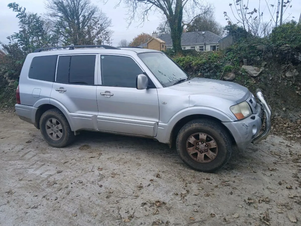 Mitsubiishi  pajero 3.2 - Image 1