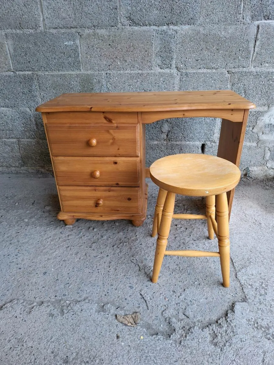 Nice pine desk with stool (DELIVERY) - Image 1