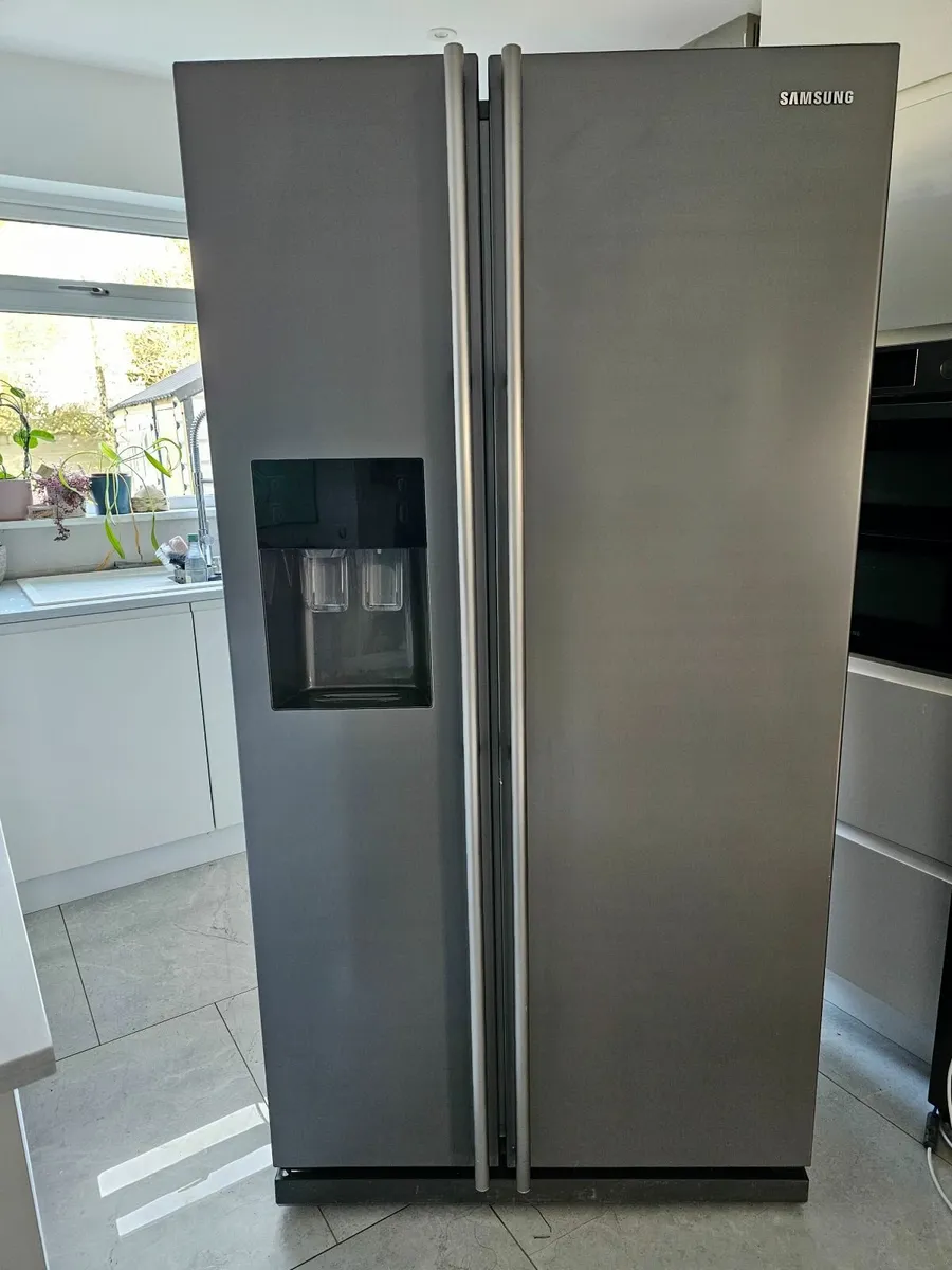 Samsung American Style Fridge Freezer - Image 1