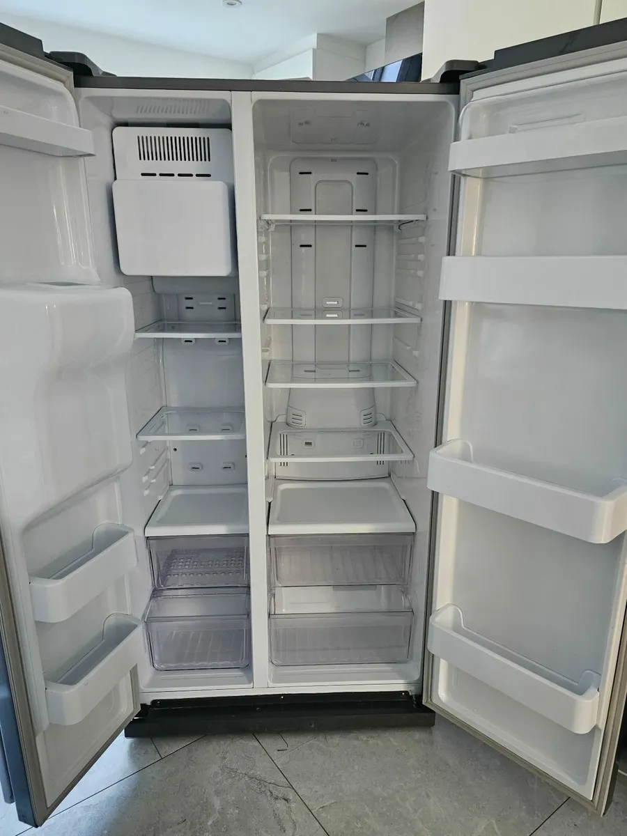 Samsung American Style Fridge Freezer - Image 2