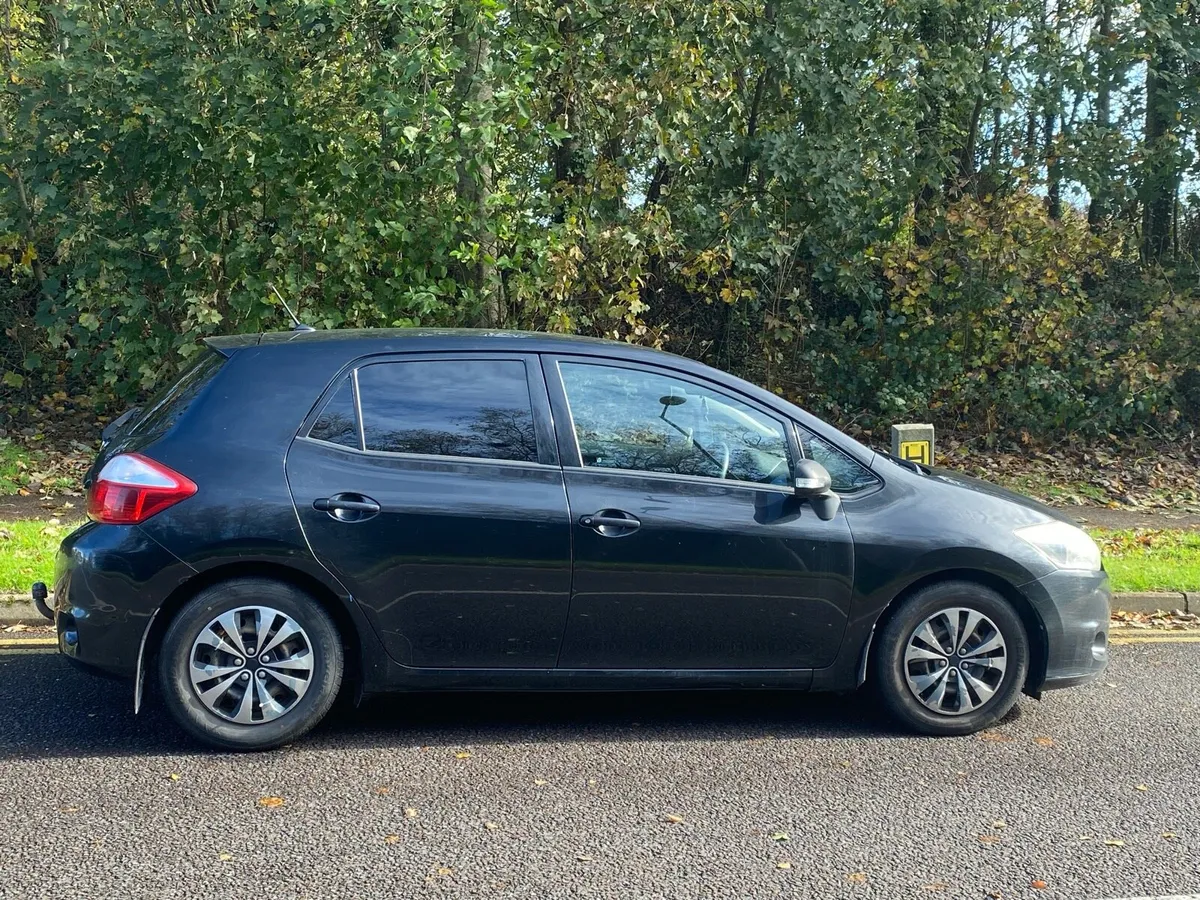 2011 Toyota Auris TERRA - Image 2