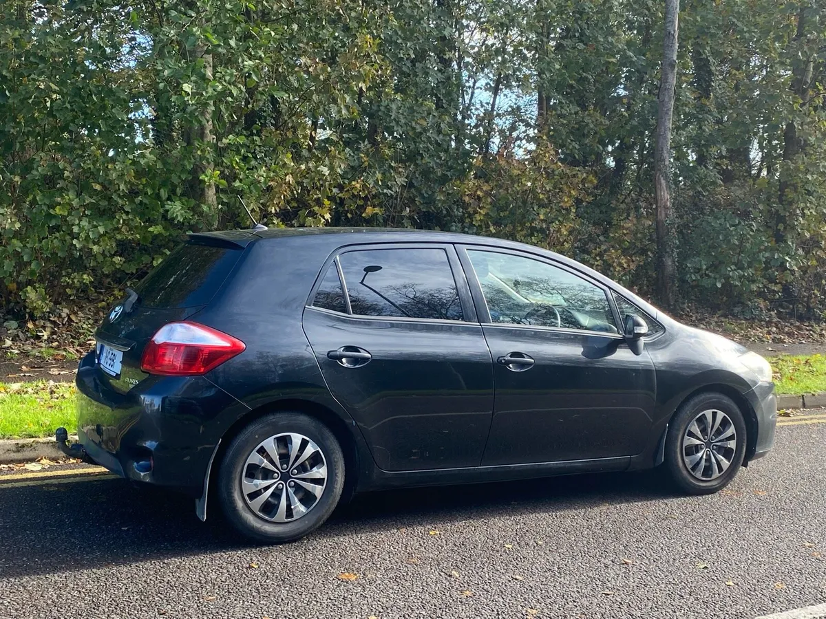 2011 Toyota Auris TERRA - Image 3