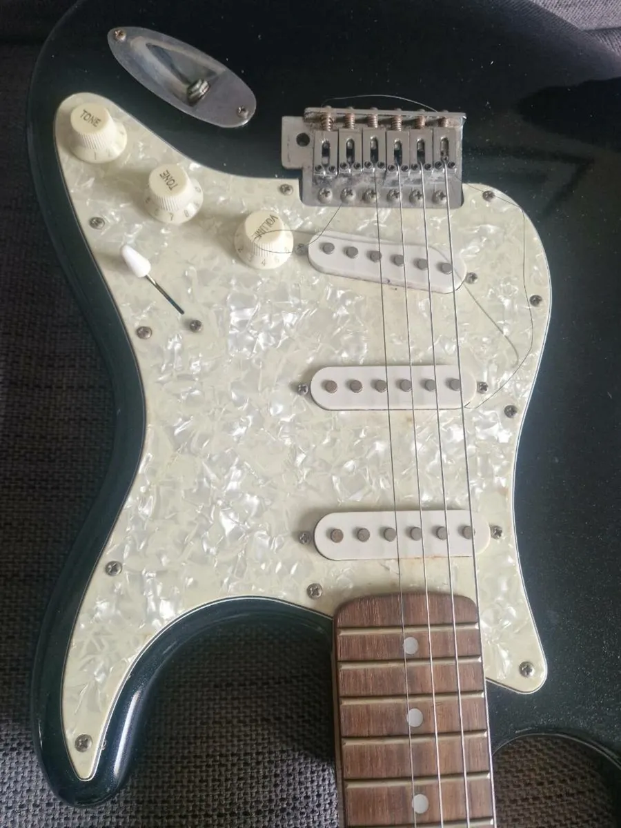 Electric guitar - Image 2