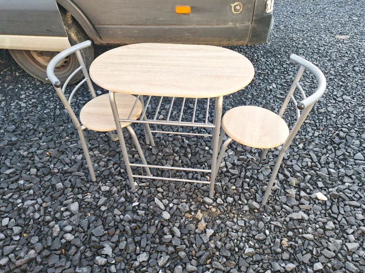 Compact table with stools (DELIVERY) - Image 1
