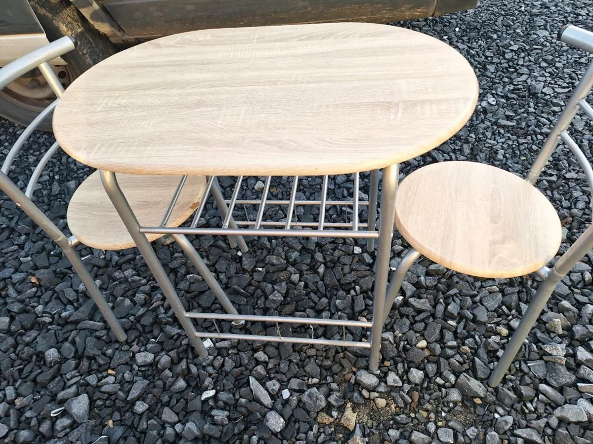 Compact table with stools (DELIVERY) - Image 3