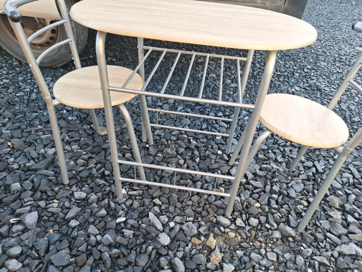 Compact table with stools (DELIVERY) - Image 4